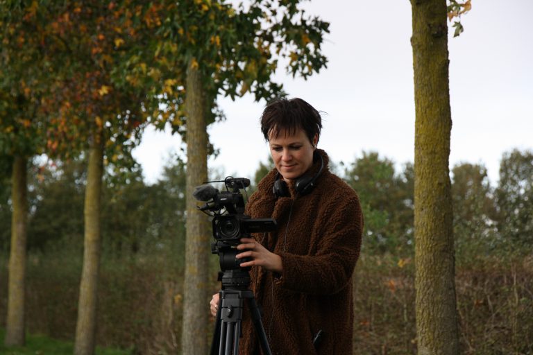 Maaike van maakt media filmt